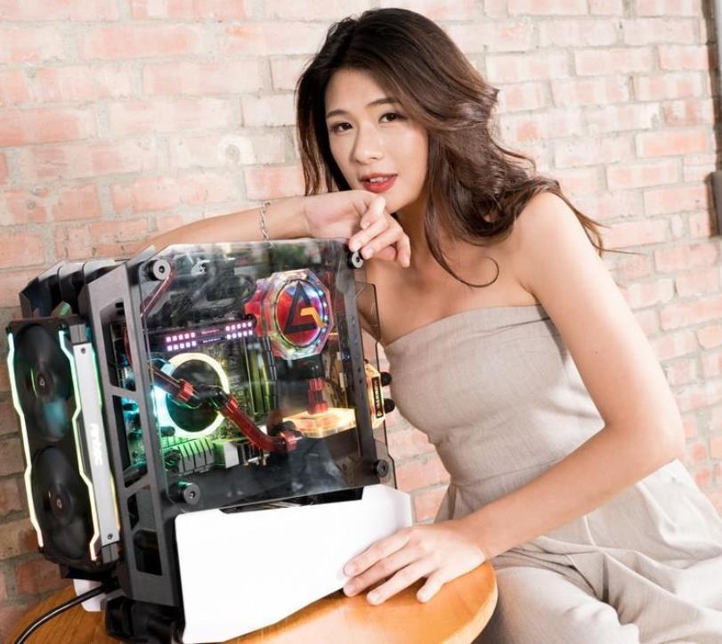 Antec DA601機(jī)箱電競(jìng)風(fēng)格接地氣 Striker ITX開(kāi)放機(jī)箱展鋒芒！