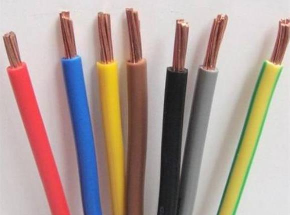 空調(diào)冰箱接延長(zhǎng)線=埋火種？電工曝十大家電禁用清單