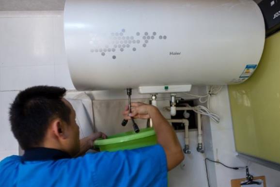 電熱水器和燃?xì)鉄崴髂膫€好用