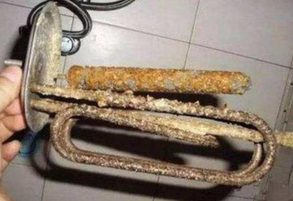 萬和電熱水器排污口怎么打開清潔